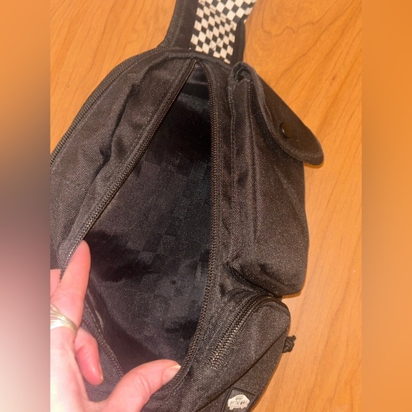 *NWT~ VANS~ “Frontside Novel” Black Slinger Backpack!! •Unisex, Awesome! - Picture 11 of 15